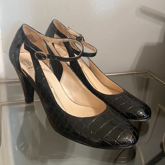 new directions Shoes - New Directions black textured heels, size 8M.